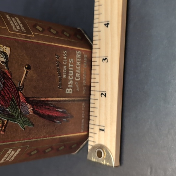 Vintage American Biscuit Tin,Brown With Parrot Design . - Picture 9 of 10